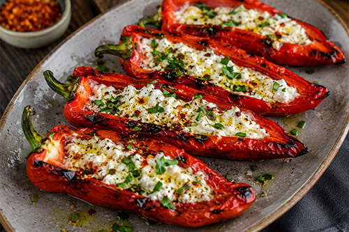 Gegrilde puntpaprika's met romige feta van de BBQ van VanStijns